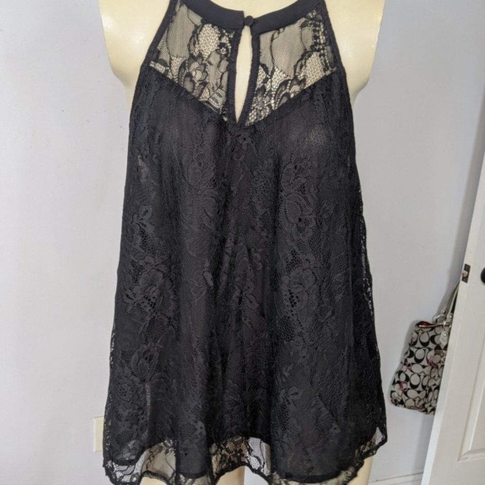 Torrid black lace sleeveless shirt